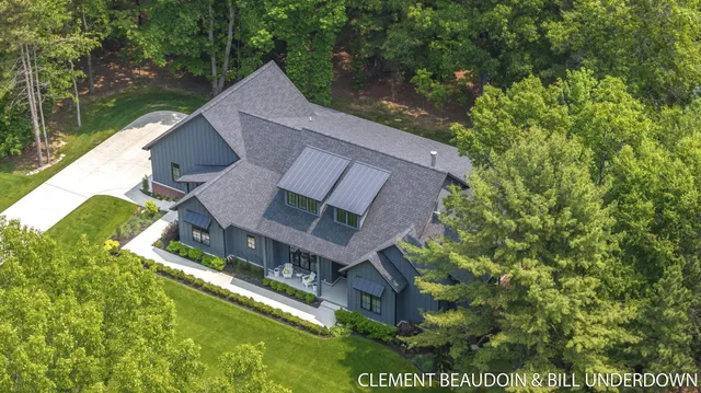 $2,295,000 | 3341 Gaslight Lane, Saugatuck, MI 49453