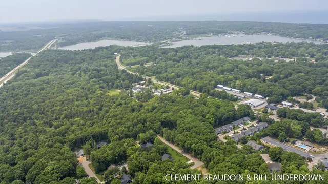 $2,295,000 | 3341 Gaslight Lane, Saugatuck, MI 49453