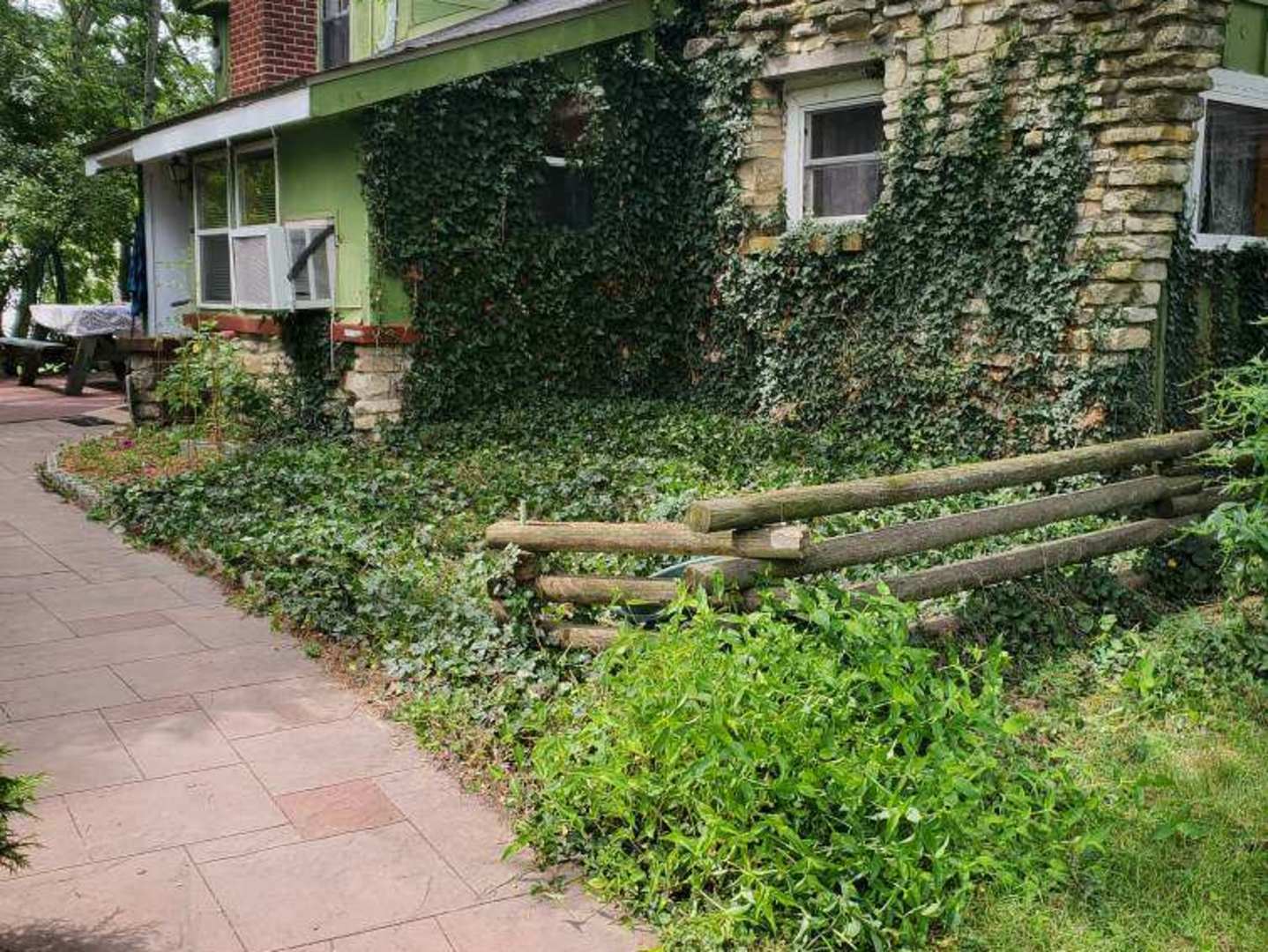 275 West Richton Road Steger, IL 60475 - Photo 2 of 35 a backyard of a house with lots of green space