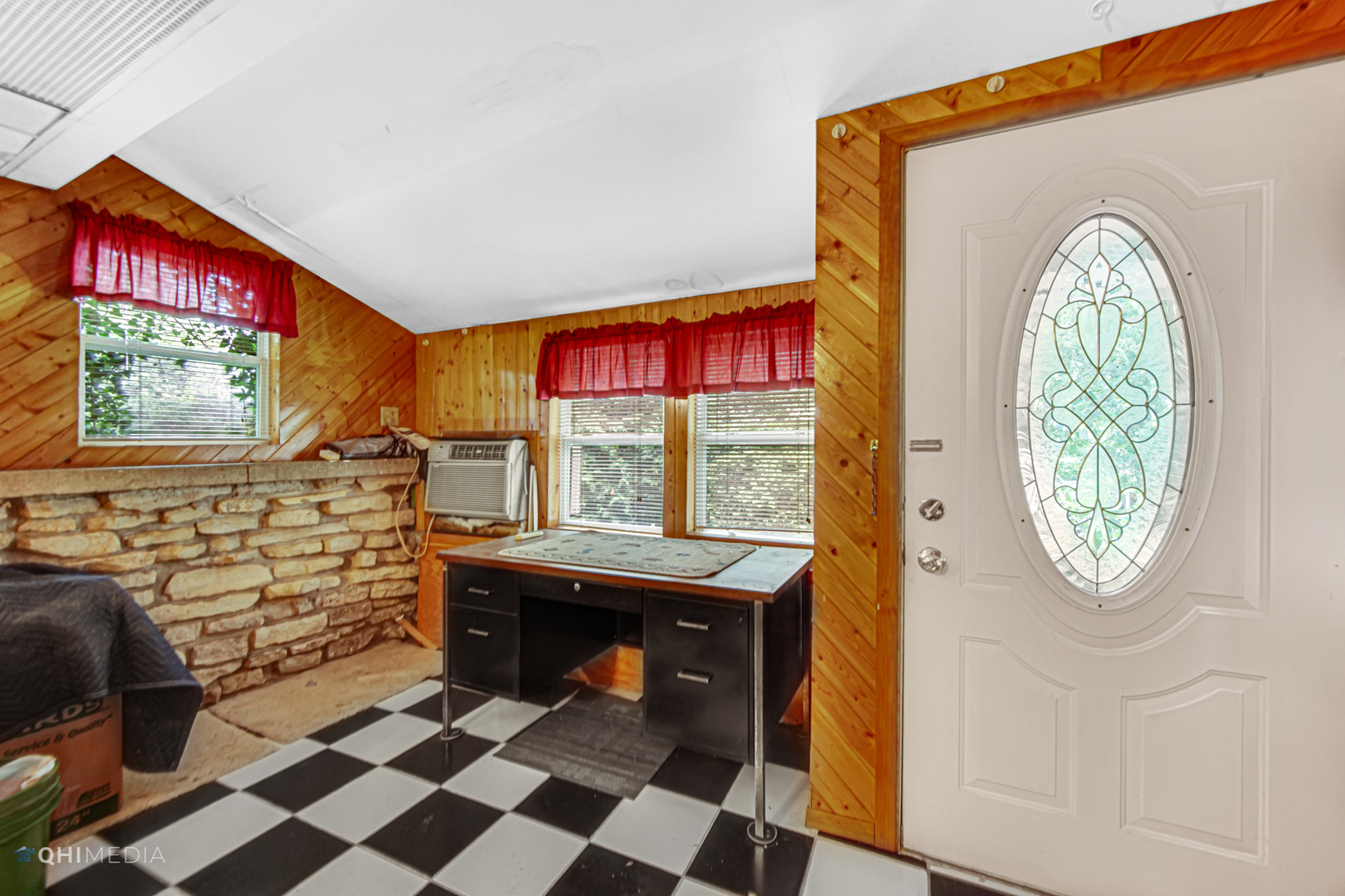 275 West Richton Road Steger, IL 60475 - Photo 8 of 35 a room with a table and a window