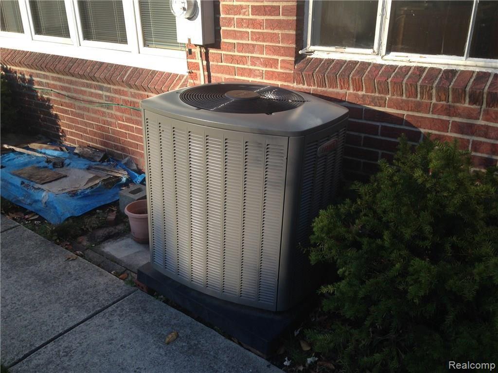 419 Lexington Road Grosse Pointe, MI 48236 - Photo 36 of 37 IMG_0867.JPG
