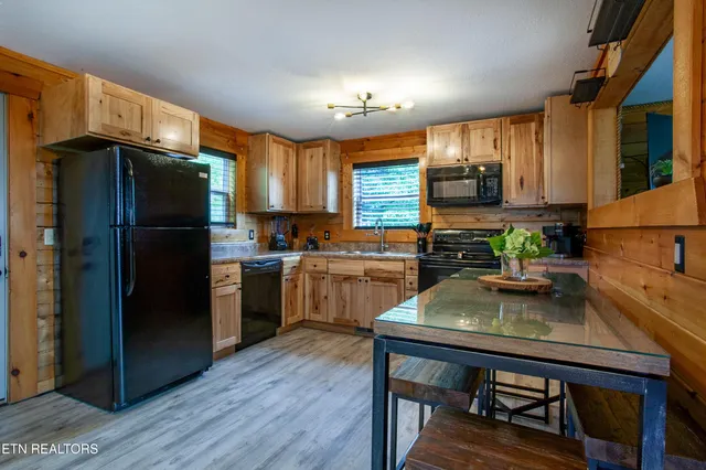 $849,900 | 920 Falcon View Way, Sevierville, TN 37862