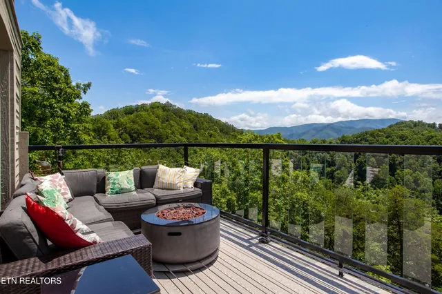 $849,900 | 920 Falcon View Way, Sevierville, TN 37862