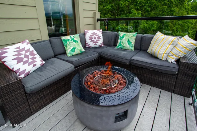 $849,900 | 920 Falcon View Way, Sevierville, TN 37862