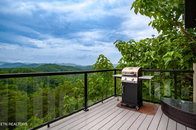 $849,900 | 920 Falcon View Way, Sevierville, TN 37862