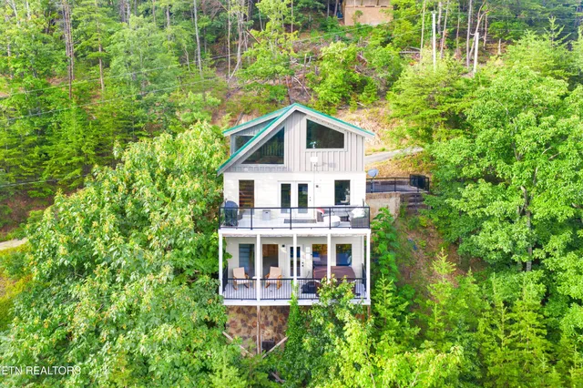 $849,900 | 920 Falcon View Way, Sevierville, TN 37862