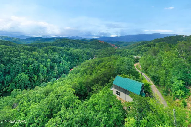 $849,900 | 920 Falcon View Way, Sevierville, TN 37862