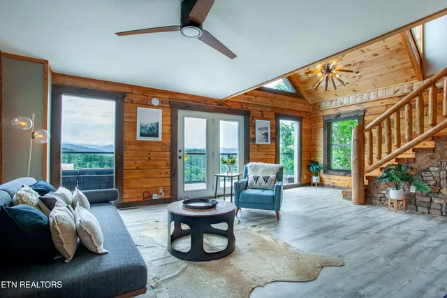 $849,900 | 920 Falcon View Way, Sevierville, TN 37862