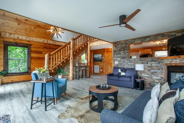 $849,900 | 920 Falcon View Way, Sevierville, TN 37862