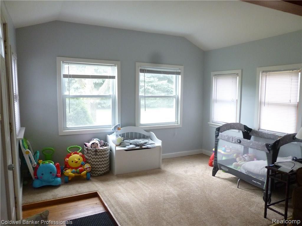 9460 North Eston Road Clarkston, MI 48348 - Photo 11 of 30 SPARE ROOM OFF FAMILY ROOM