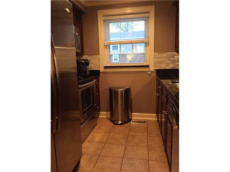 5493-17 Library Road, Unit 17 Bethel Park, PA 15102 - Photo 8 of 17 Kitchen.