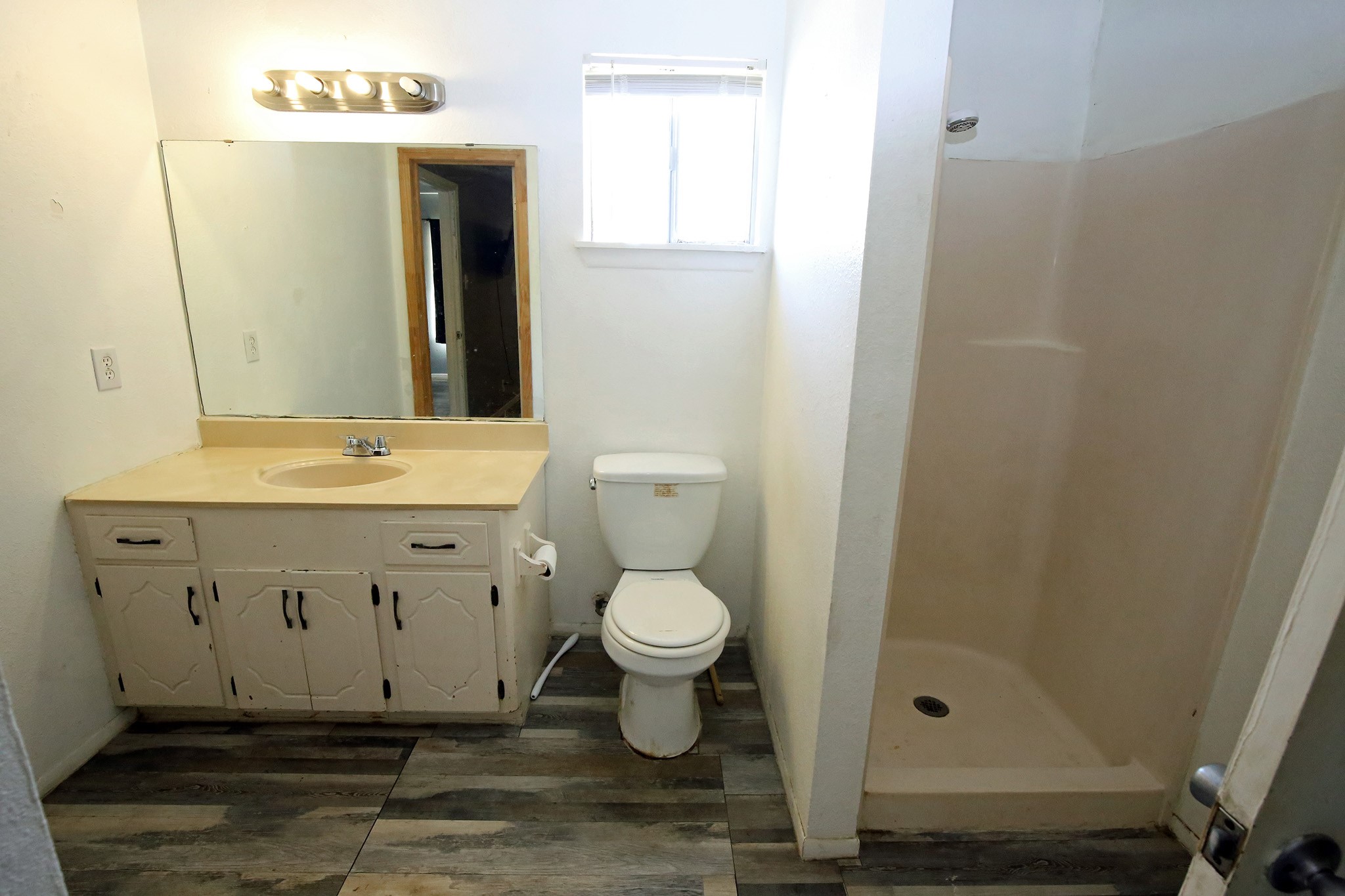 4406 FM 646 Road Santa Fe, TX 77510 - Photo 26 of 26 The bathroom in the garage apartment!