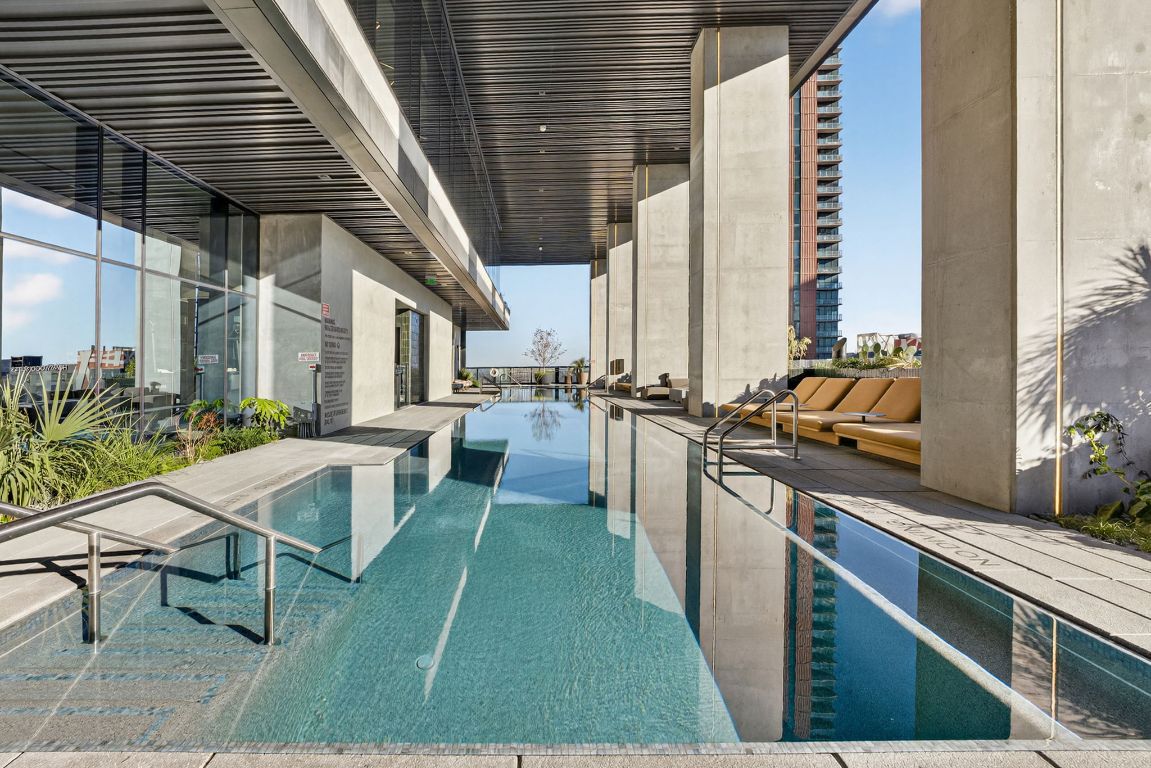 610 Davis Street, Unit 5001 Austin, TX 78701 - Photo 29 of 38 a kitchen with table chairs stove and sink