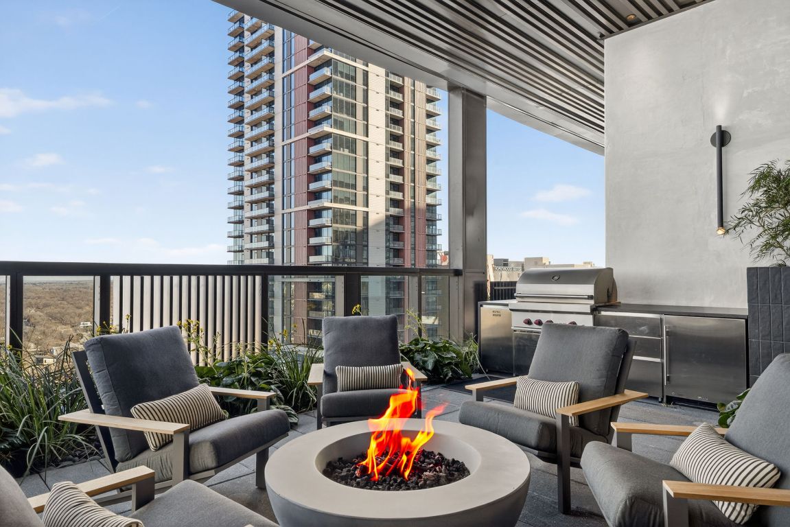 610 Davis Street, Unit 5001 Austin, TX 78701 - Photo 32 of 38 a balcony with furniture and a potted plant