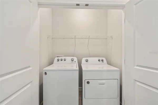 a view of a yard in front of house