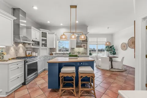 $599,000 | 10946 North Essex Drive, Mequon, WI 53092