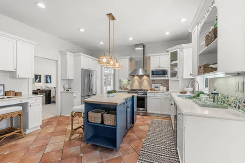 $599,000 | 10946 North Essex Drive, Mequon, WI 53092