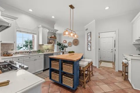 $599,000 | 10946 North Essex Drive, Mequon, WI 53092