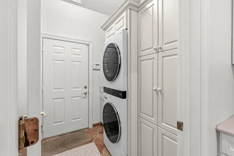 $599,000 | 10946 North Essex Drive, Mequon, WI 53092