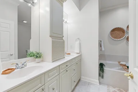 $599,000 | 10946 North Essex Drive, Mequon, WI 53092