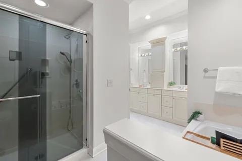 $599,000 | 10946 North Essex Drive, Mequon, WI 53092