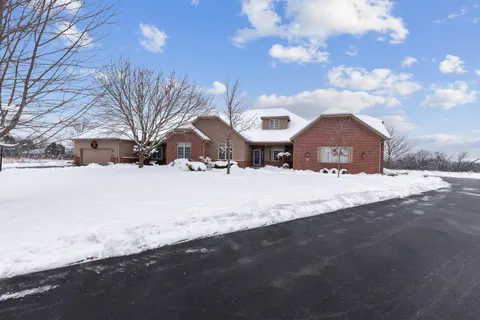 $599,000 | 10946 North Essex Drive, Mequon, WI 53092