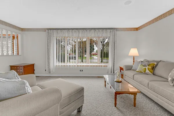 $395,000 | 16563 Crescent Avenue, Tinley Park, IL 60477
