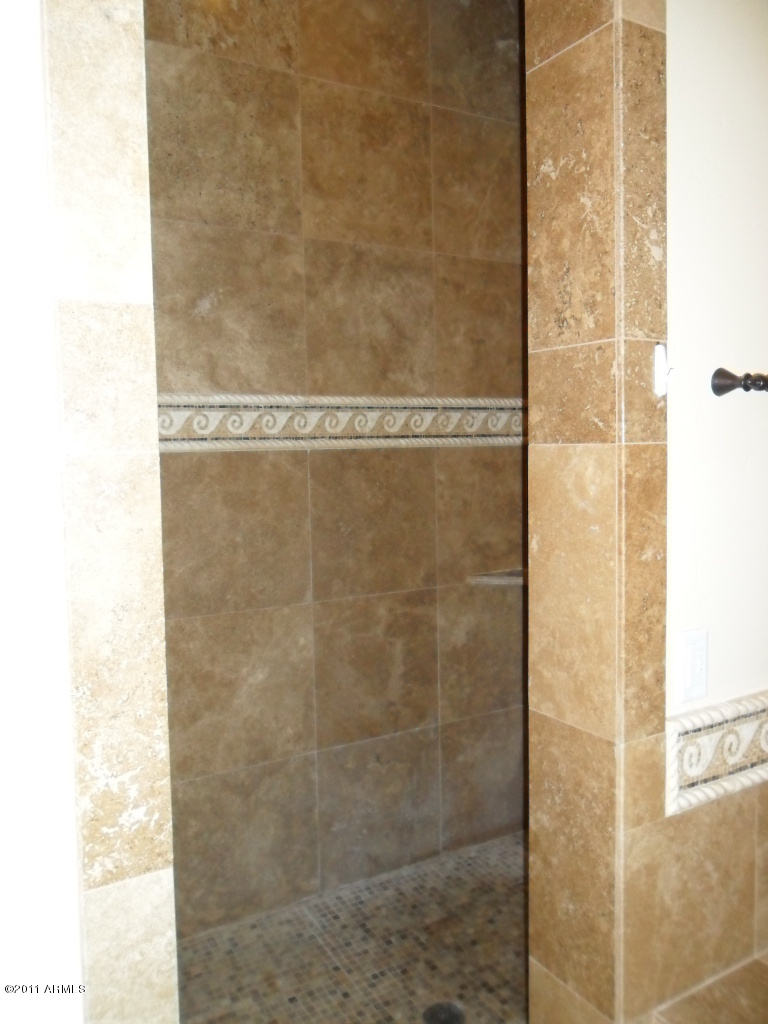 4245 East Cheery Lynn Road Phoenix, AZ 85018 - Photo 11 of 16 Master shower