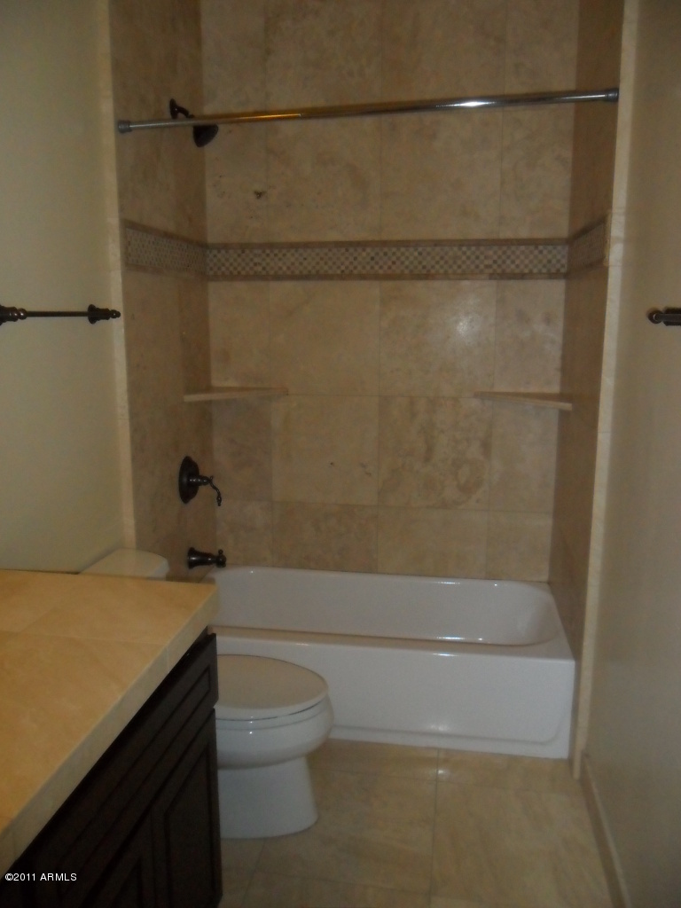 4245 East Cheery Lynn Road Phoenix, AZ 85018 - Photo 15 of 16 Hall bath