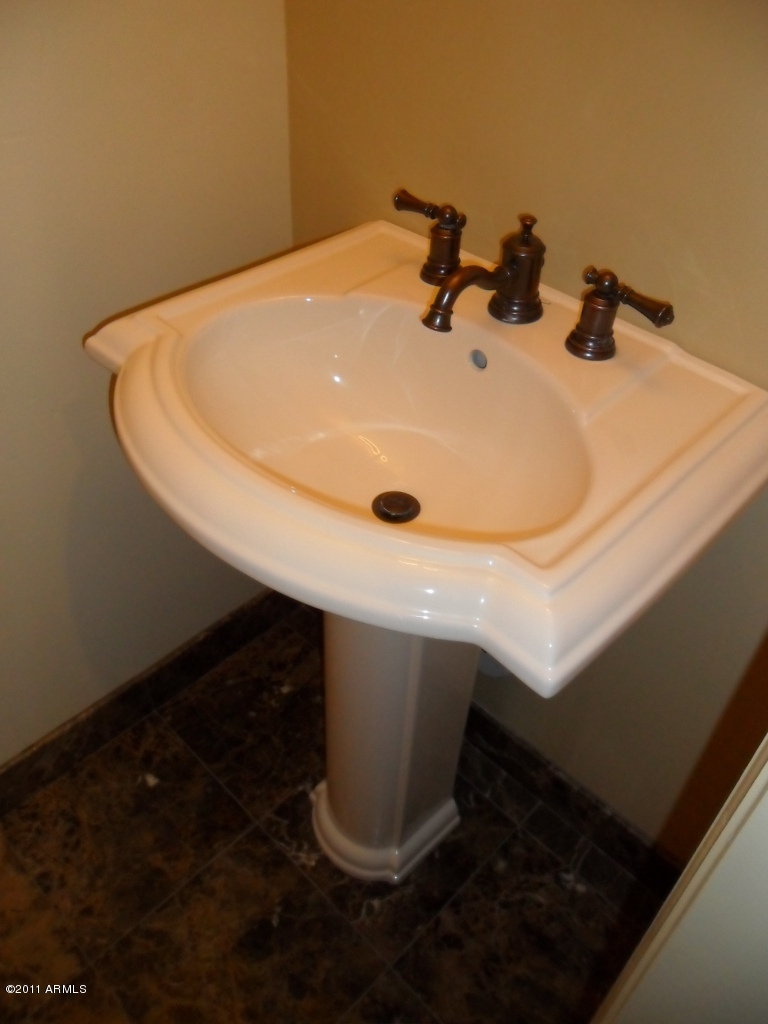 4245 East Cheery Lynn Road Phoenix, AZ 85018 - Photo 16 of 16 Powder room