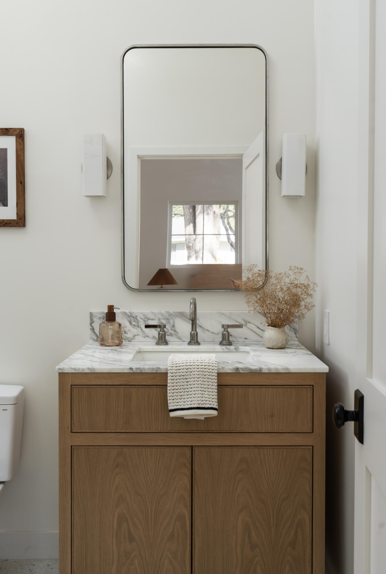 516 Alan Road Santa Barbara, CA 93109 - Photo 27 of 34 26. Bathroom2.3