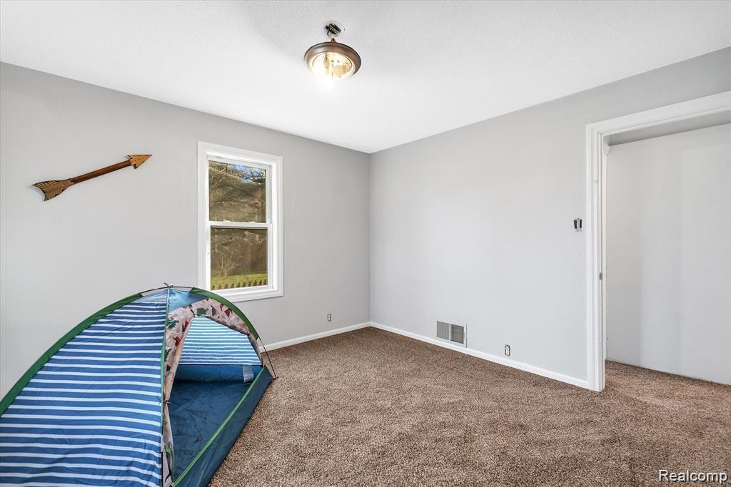 823 West Silver Lake Road Fenton, MI 48430 - Photo 9 of 31