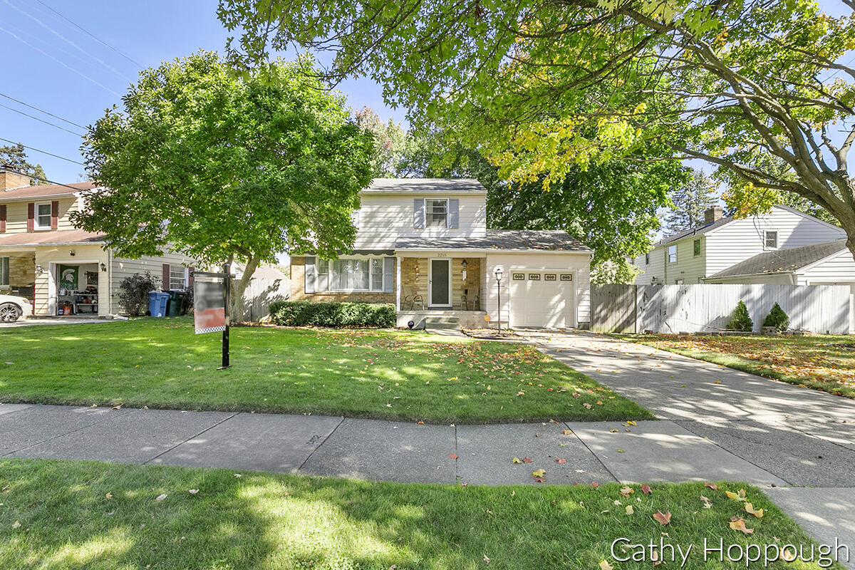 2215 Fairfax Road Lansing, MI 48910 - Photo 1 of 33 IMG_1000