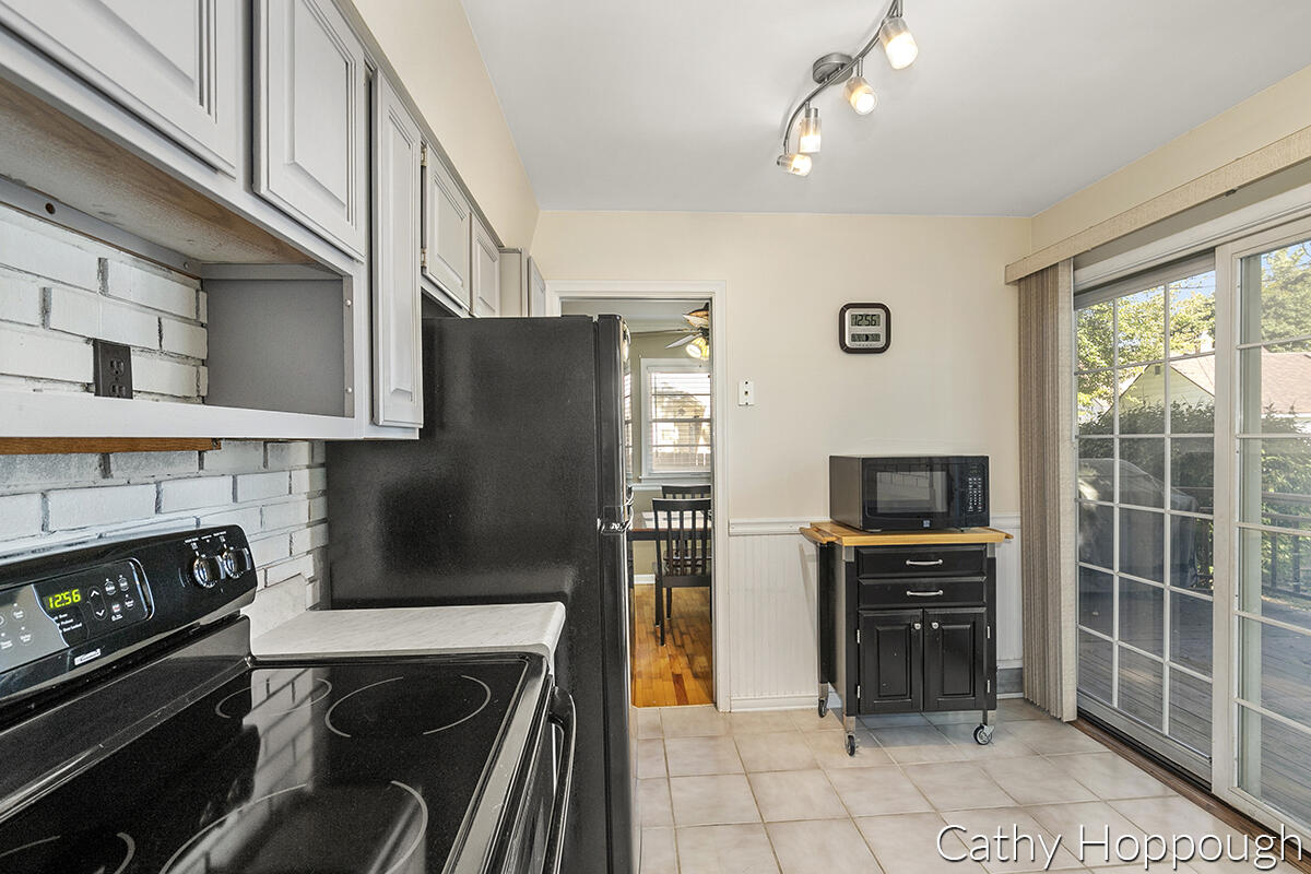 2215 Fairfax Road Lansing, MI 48910 - Photo 11 of 33 IMG_1010