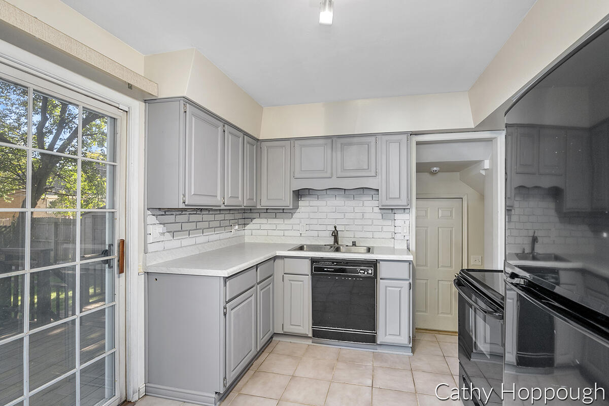 2215 Fairfax Road Lansing, MI 48910 - Photo 13 of 33 IMG_1012