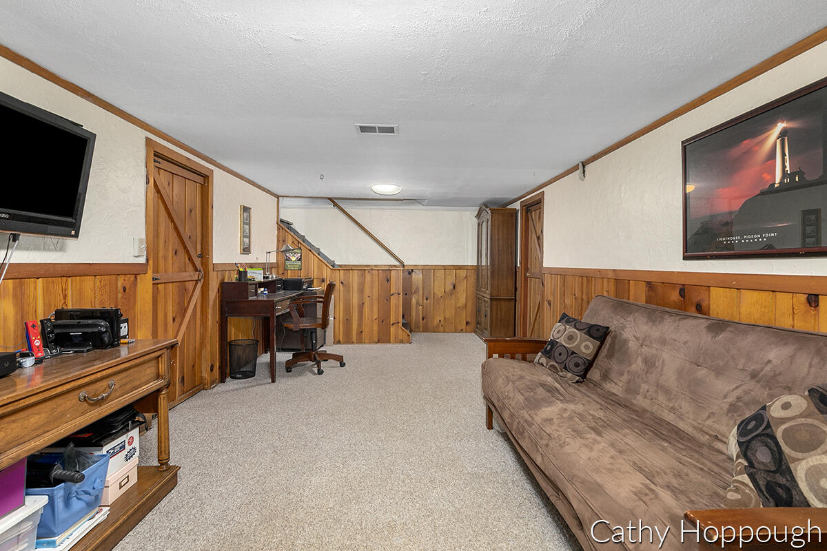 2215 Fairfax Road Lansing, MI 48910 - Photo 24 of 33 IMG_1023