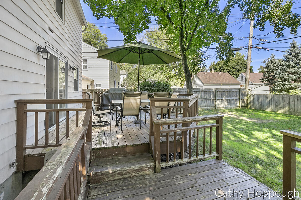 2215 Fairfax Road Lansing, MI 48910 - Photo 27 of 33 IMG_1026