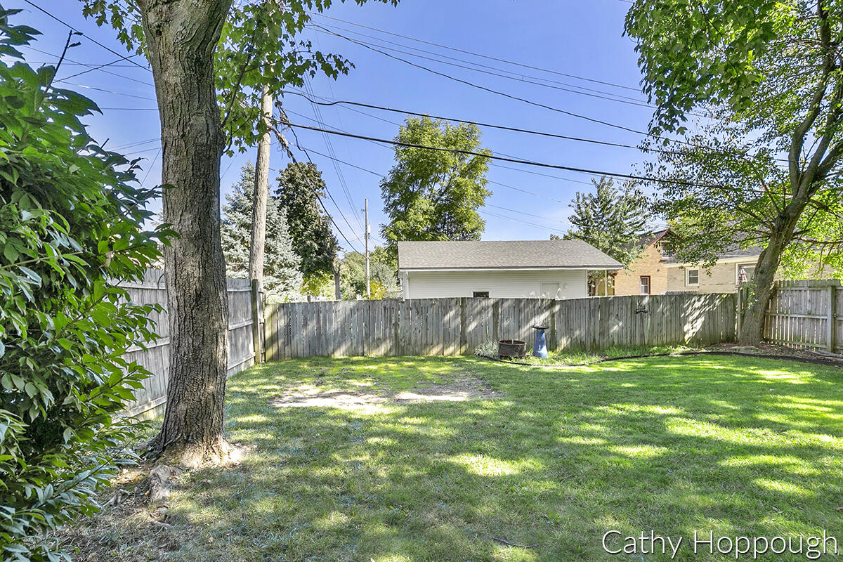 2215 Fairfax Road Lansing, MI 48910 - Photo 29 of 33 IMG_1028