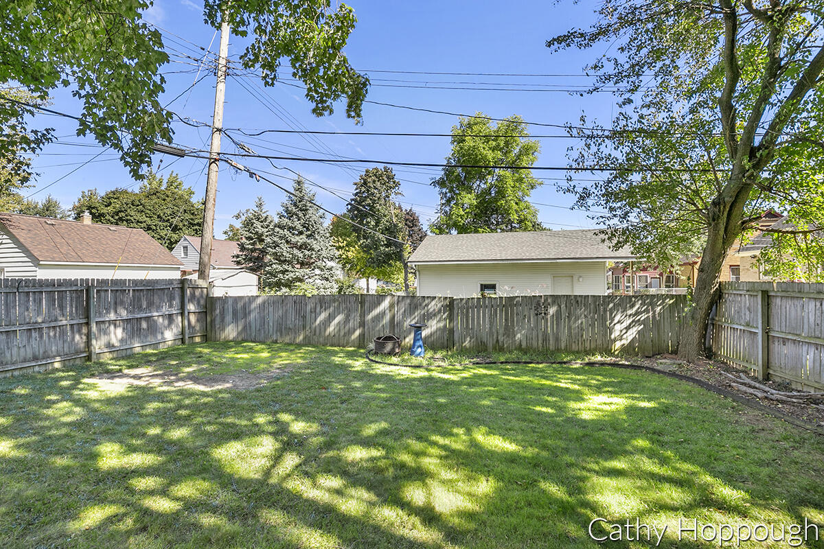 2215 Fairfax Road Lansing, MI 48910 - Photo 33 of 33 IMG_1032