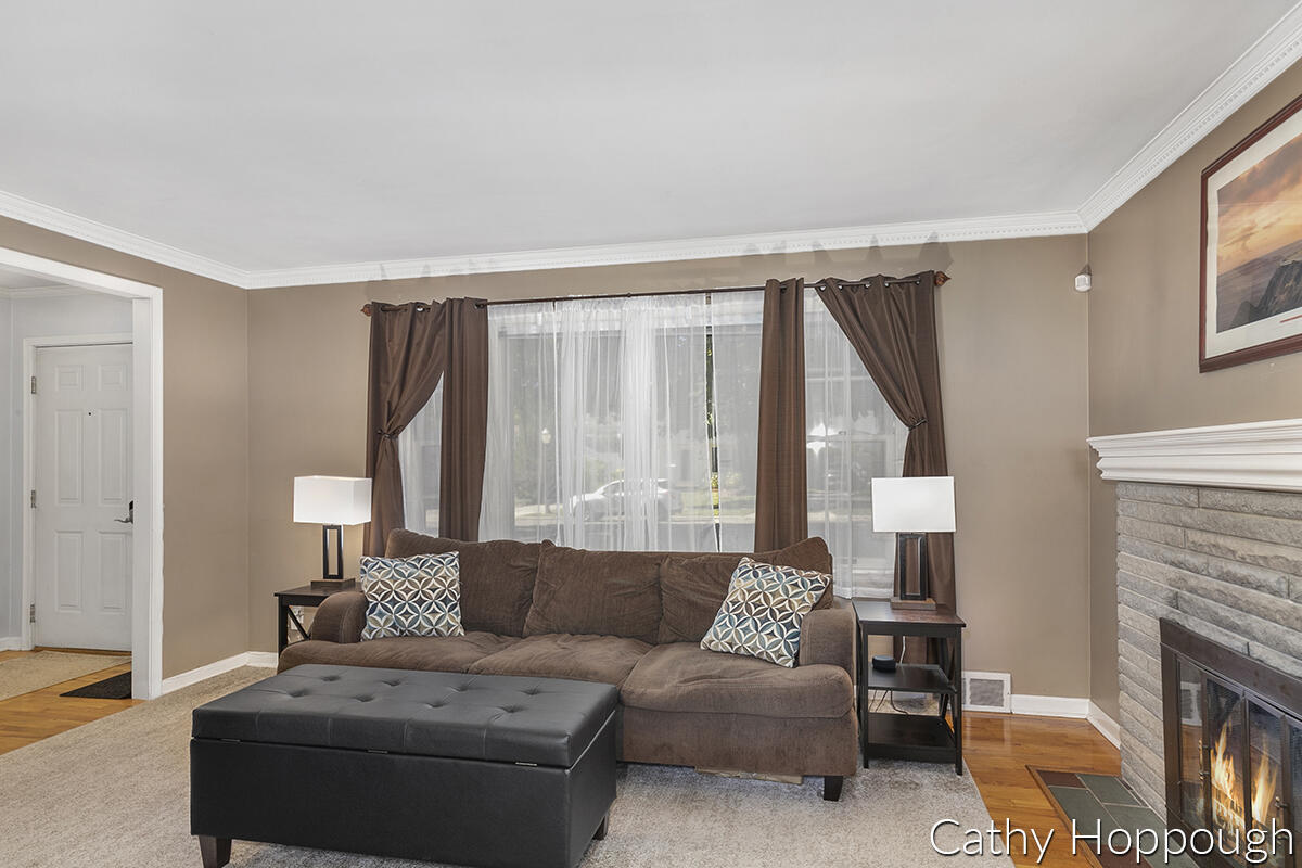 2215 Fairfax Road Lansing, MI 48910 - Photo 6 of 33 IMG_1005