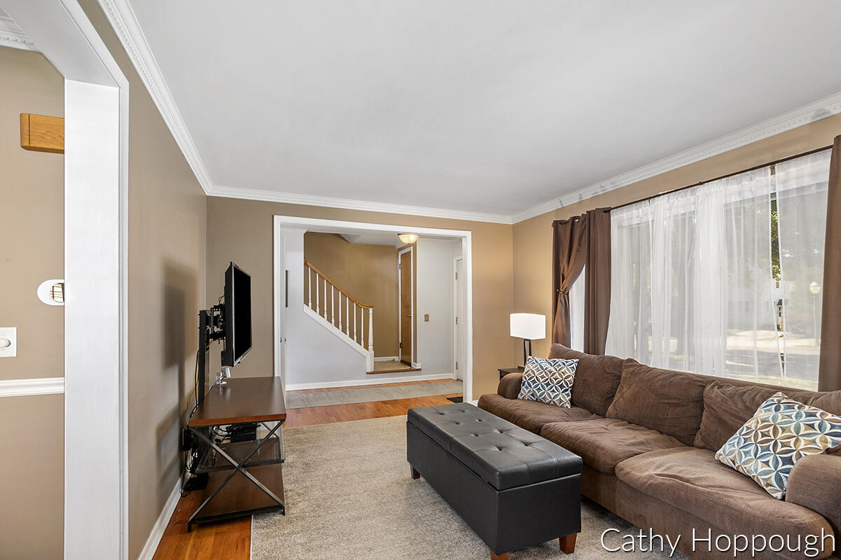 2215 Fairfax Road Lansing, MI 48910 - Photo 7 of 33 IMG_1006
