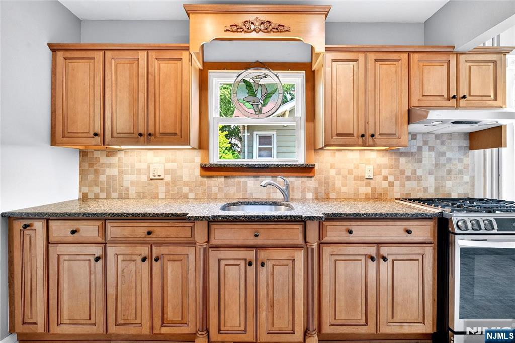 423 Closter Dock Road Closter, NJ 07624 - Photo 11 of 40