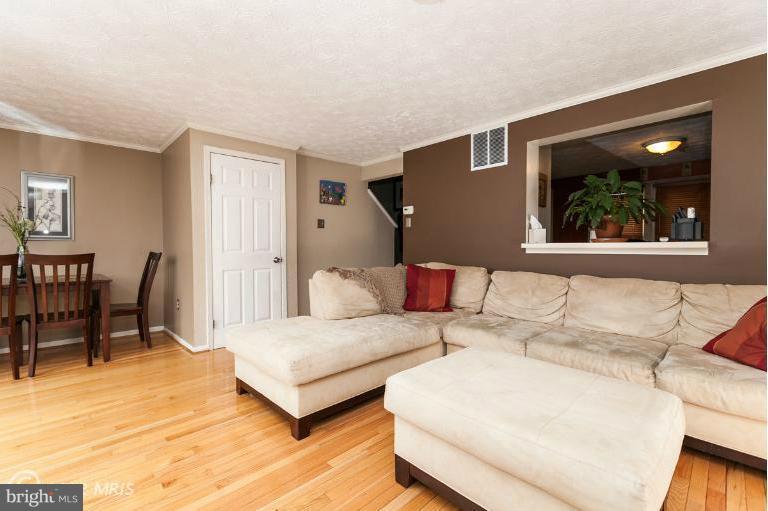 24 Hyacinth Road Baltimore, MD 21234 - Photo 4 of 25 Living Room