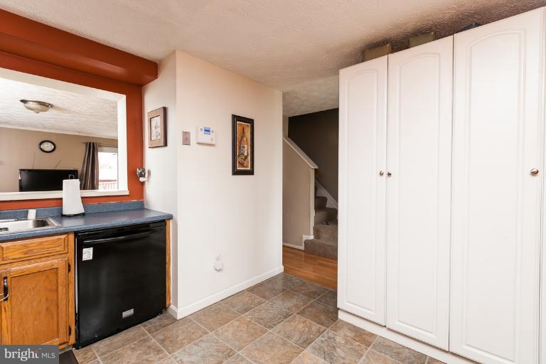 24 Hyacinth Road Baltimore, MD 21234 - Photo 5 of 25 Kitchen