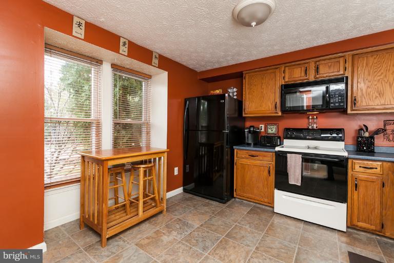 24 Hyacinth Road Baltimore, MD 21234 - Photo 10 of 25 Kitchen