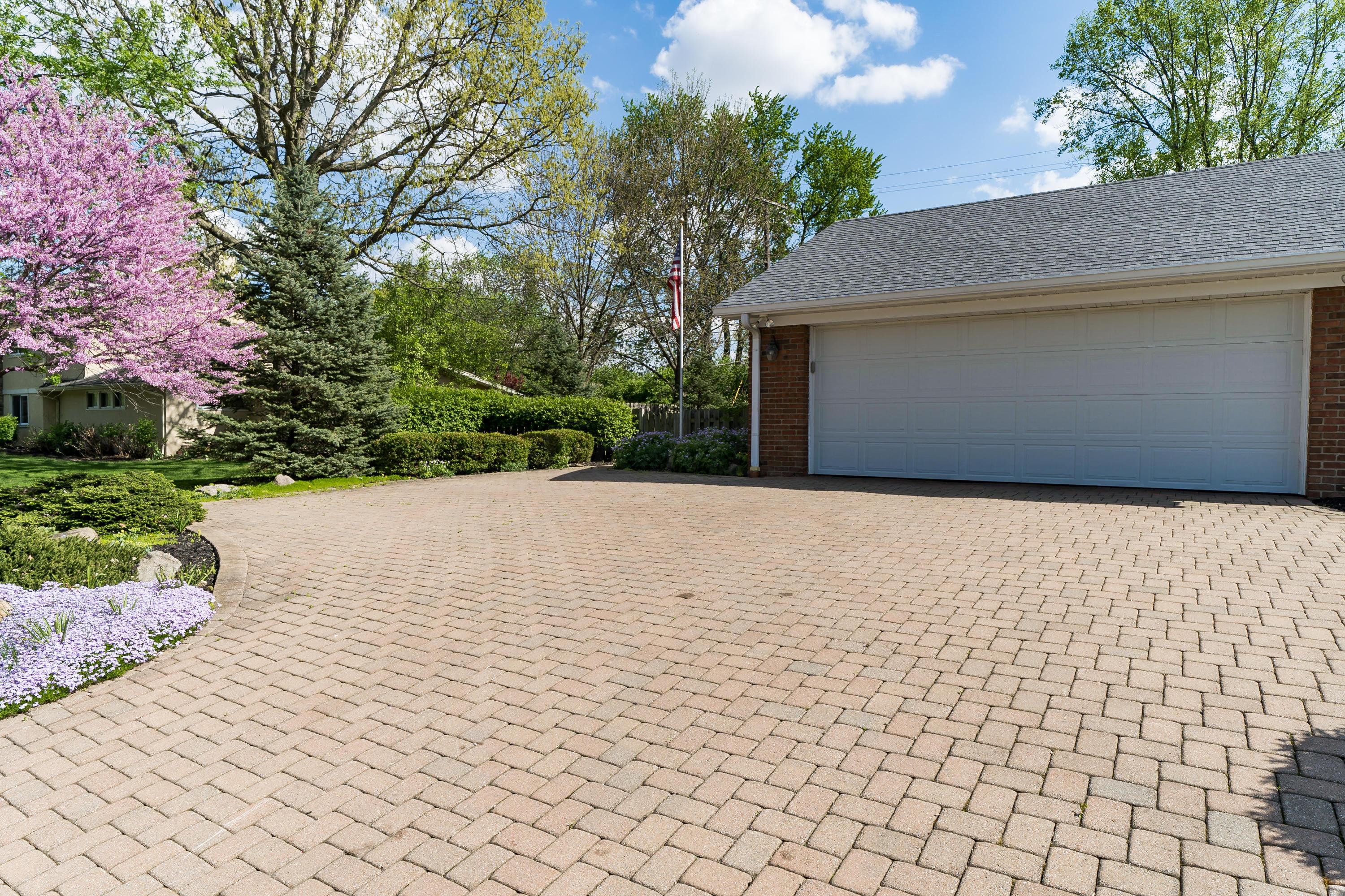 3170 Carisbrook Road Columbus, OH 43221 - Photo 4 of 50