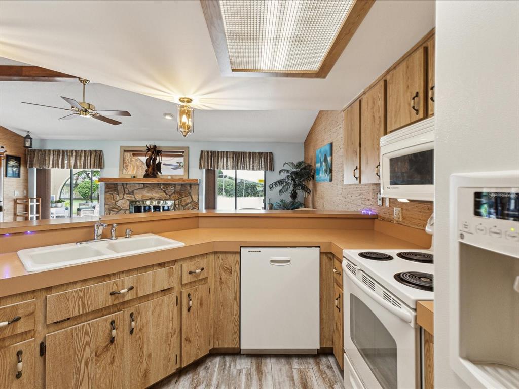 8393 Delaware Drive Weeki Wachee, FL 34607 - Photo 16 of 65