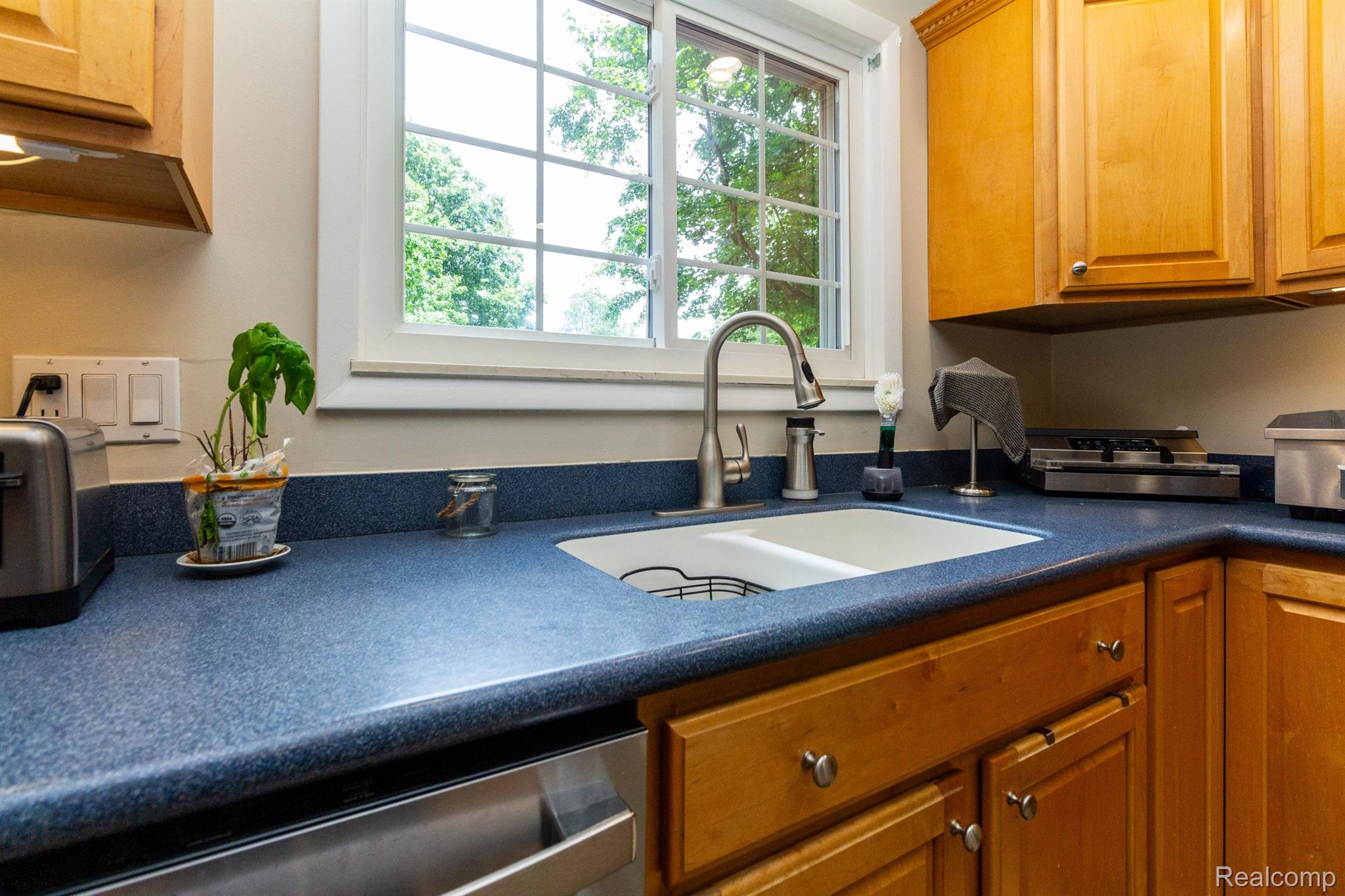 3269 Hixon Road Rochester, MI 48306 - Photo 19 of 41 Gallery Image 19