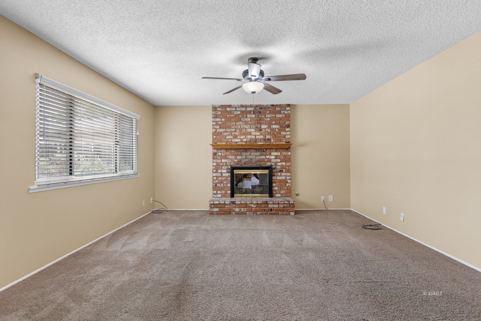 325 South Lincoln Street Ridgecrest, CA 93555 - Photo 8 of 35