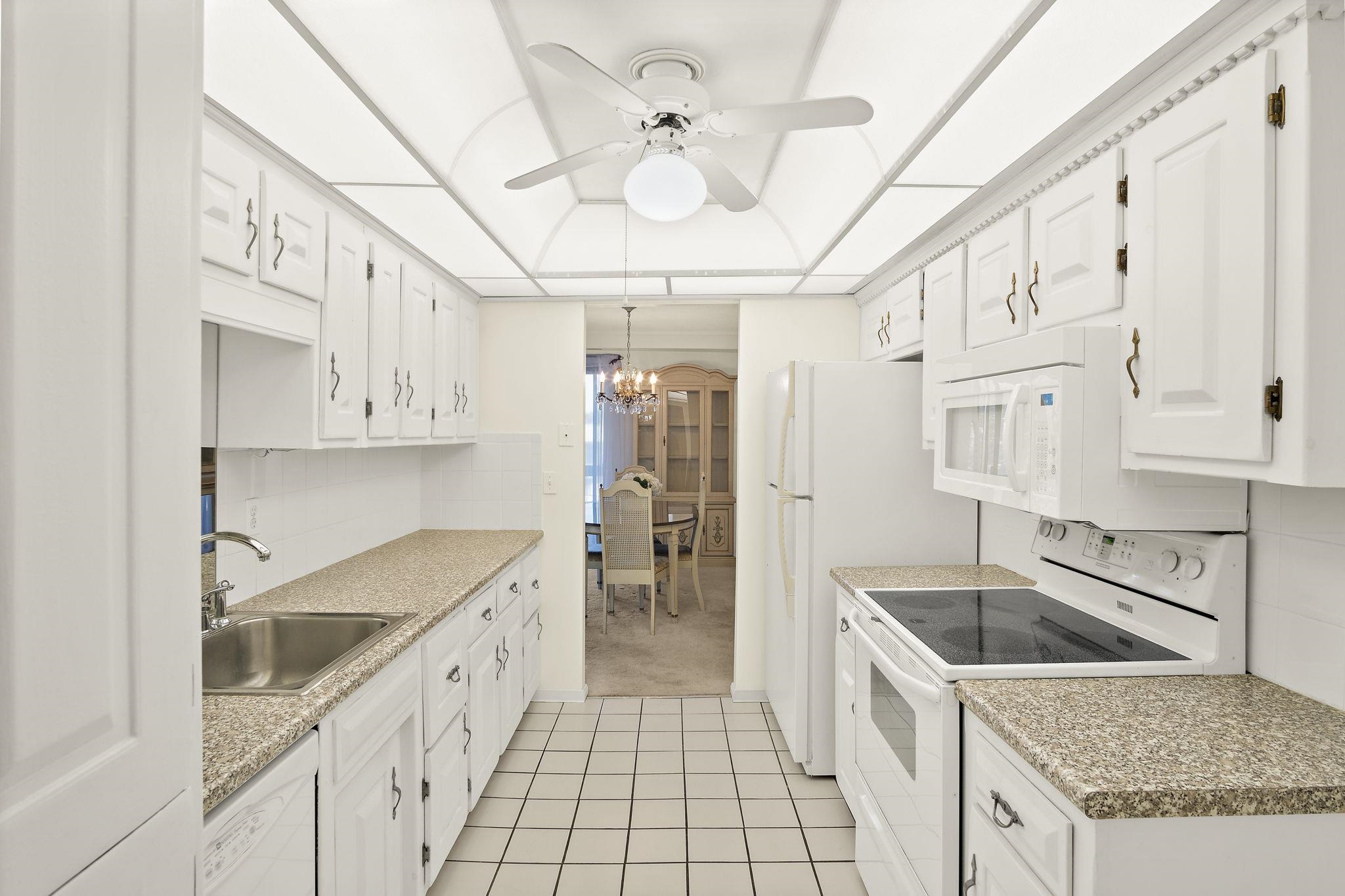 39 Spit Brook Road, Unit 46 Nashua, NH 03060 - Photo 3 of 41